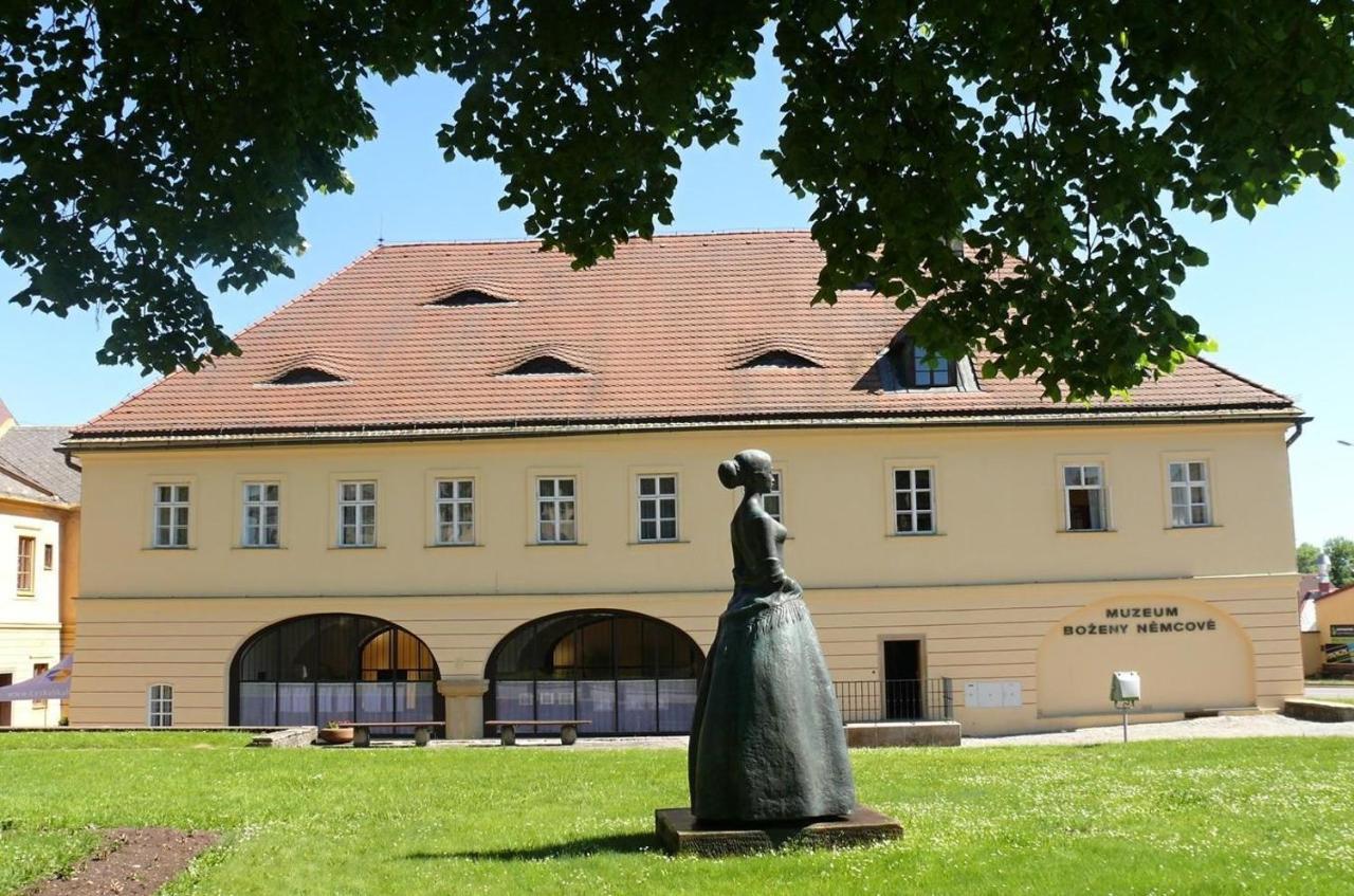 Penzion U Pesiku Červený Kostelec Buitenkant foto