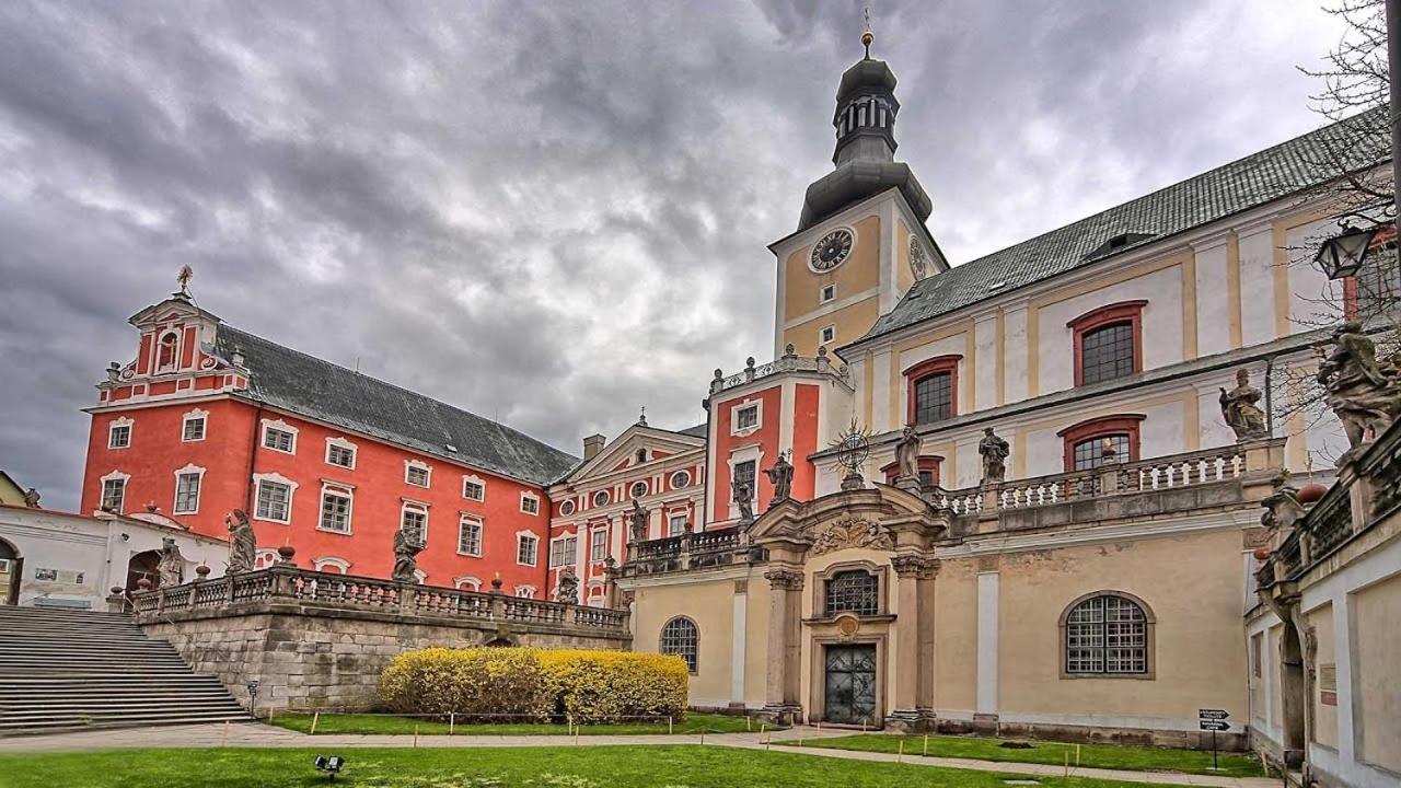 Penzion U Pesiku Červený Kostelec Buitenkant foto